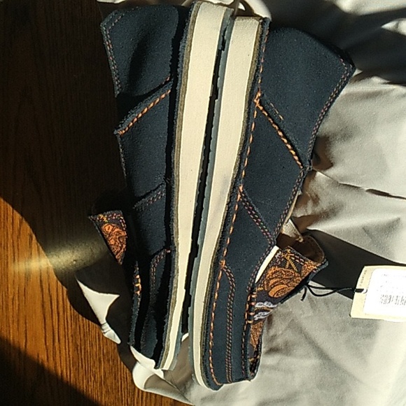 😍☄️NWT Women's Ariat Cruisers navy blue leather suede CUTE!! shoes size 7B 😍☄️ - Picture 5 of 12